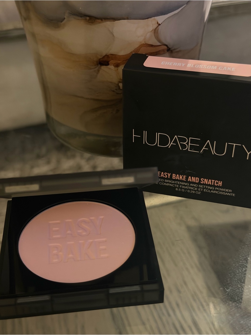 HUDA BEAUTY Easy Bake and Snatch Brightening Powder - Cherry Blossom Cake Pink